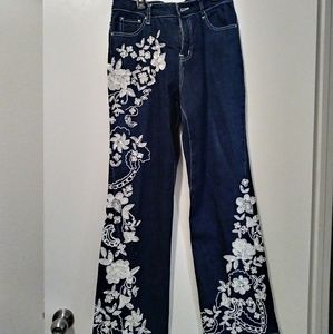 Nice jeans with flowery embroidery